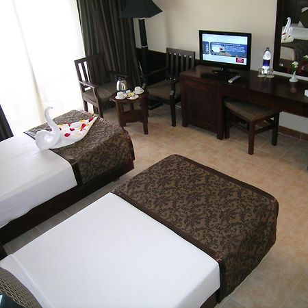 Royal Brayka Beach Resort Abu Dabbab Exterior photo