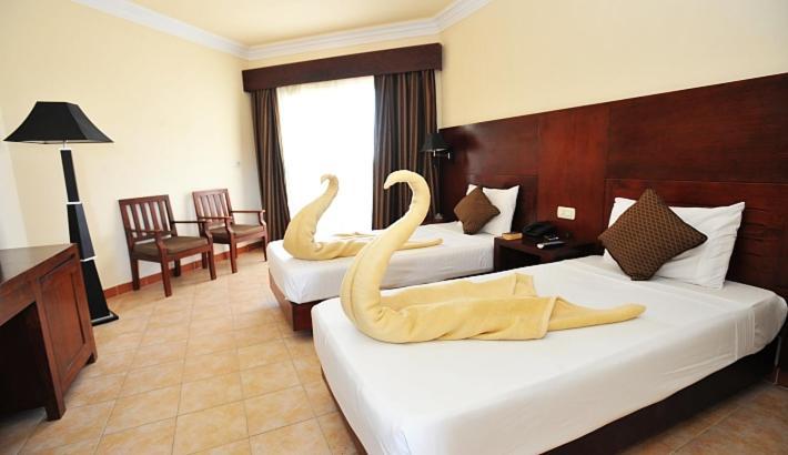 Royal Brayka Beach Resort Abu Dabbab Exterior photo