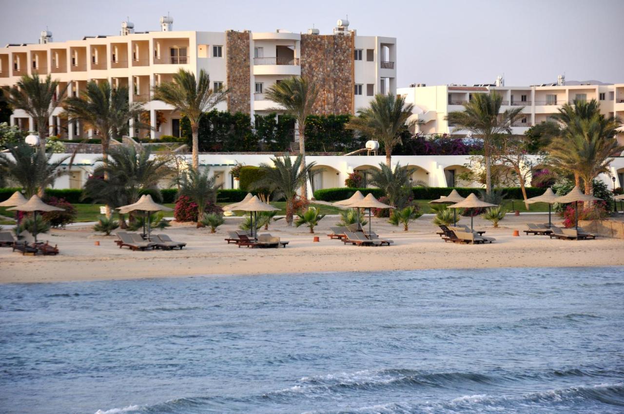 Royal Brayka Beach Resort Abu Dabbab Exterior photo