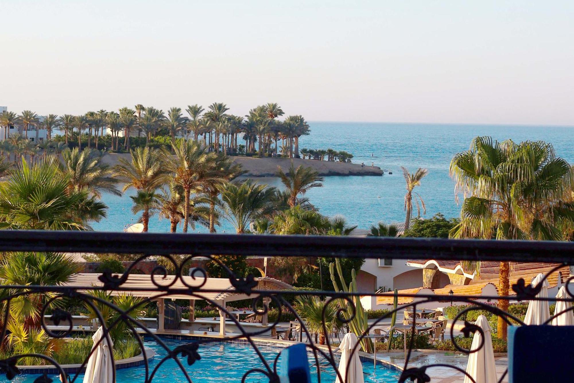 Royal Brayka Beach Resort Abu Dabbab Exterior photo
