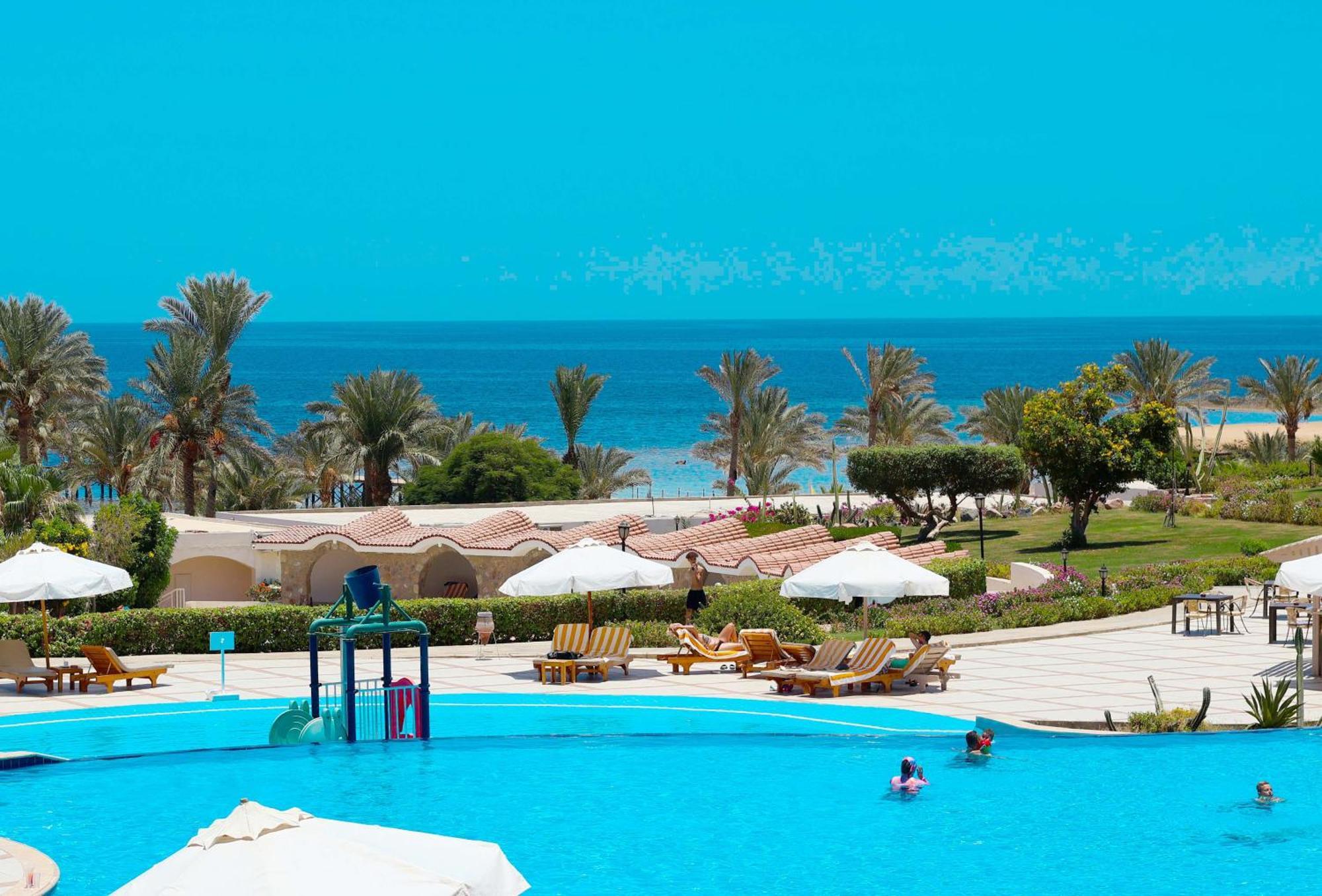 Royal Brayka Beach Resort Abu Dabbab Exterior photo