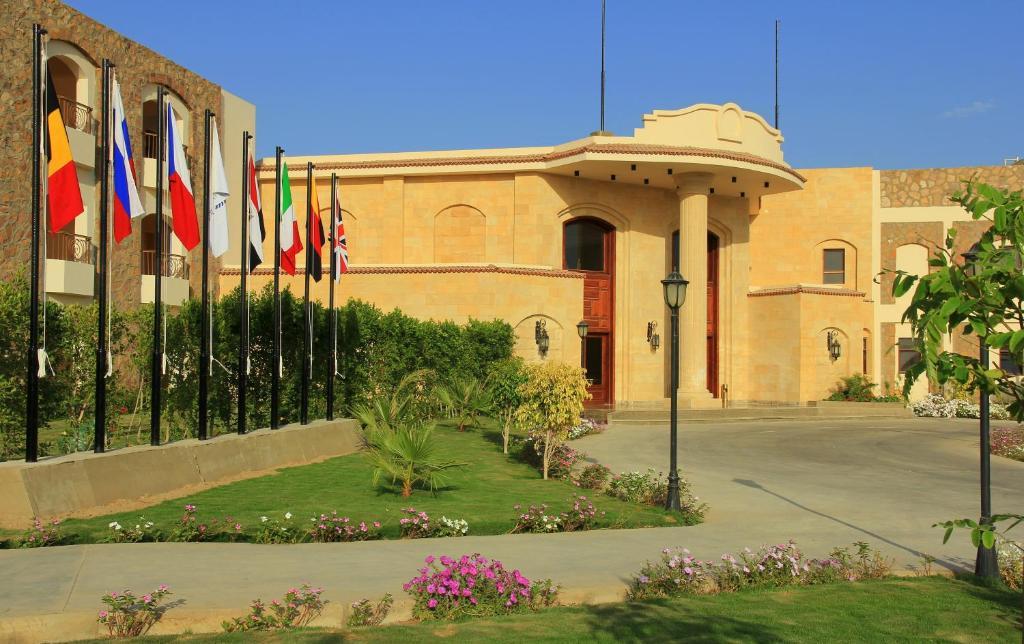 Royal Brayka Beach Resort Abu Dabbab Exterior photo