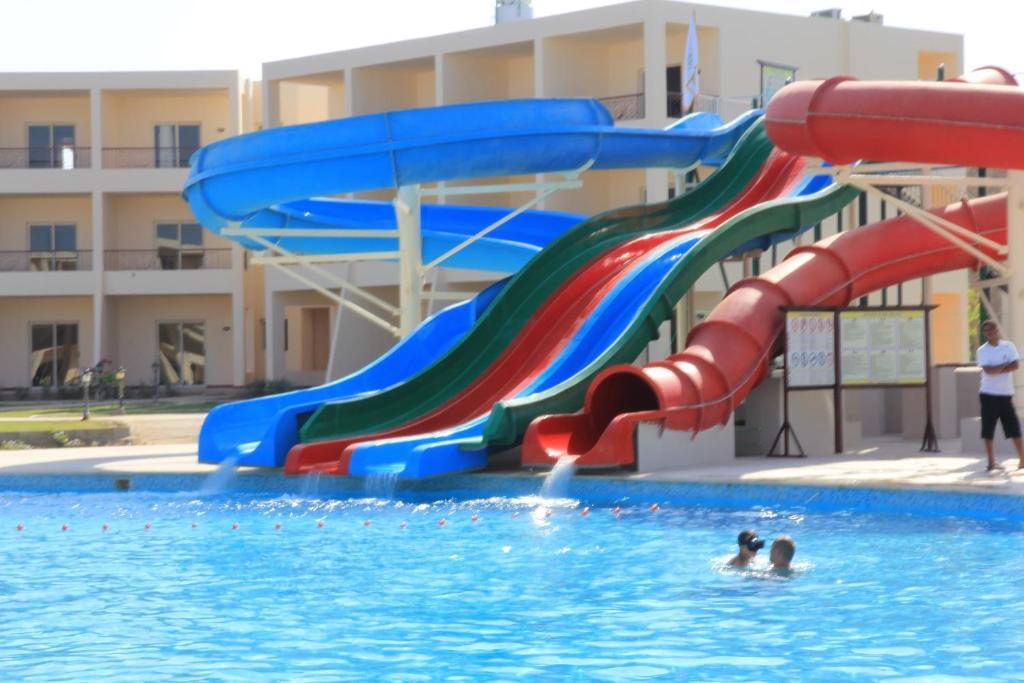 Royal Brayka Beach Resort Abu Dabbab Exterior photo