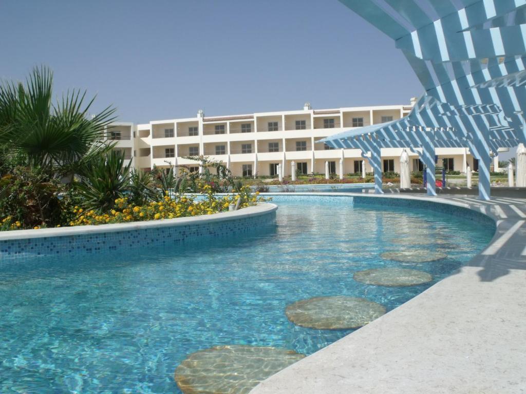 Royal Brayka Beach Resort Abu Dabbab Exterior photo