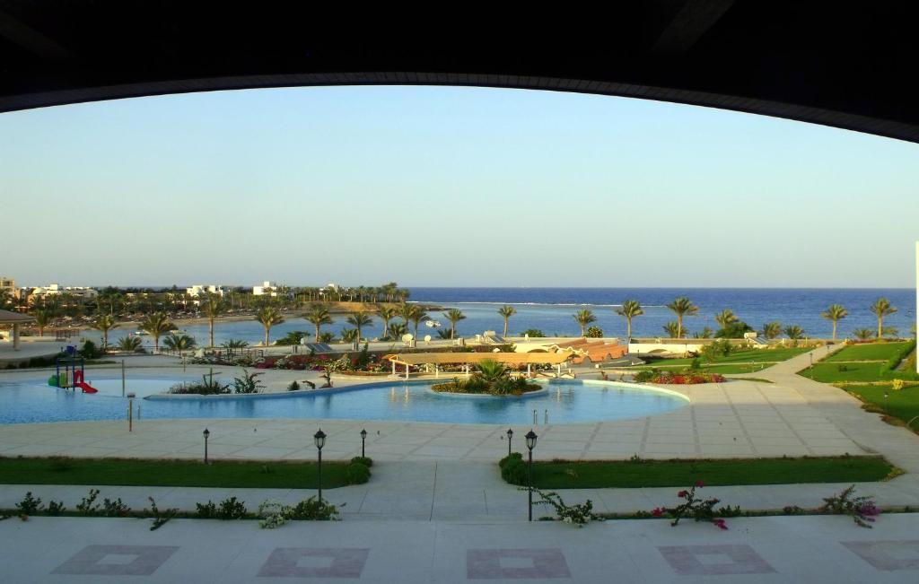 Royal Brayka Beach Resort Abu Dabbab Exterior photo