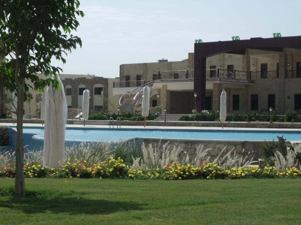 Royal Brayka Beach Resort Abu Dabbab Exterior photo