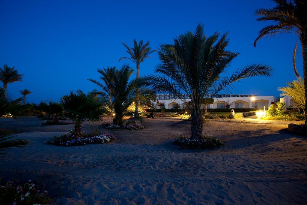 Royal Brayka Beach Resort Abu Dabbab Exterior photo