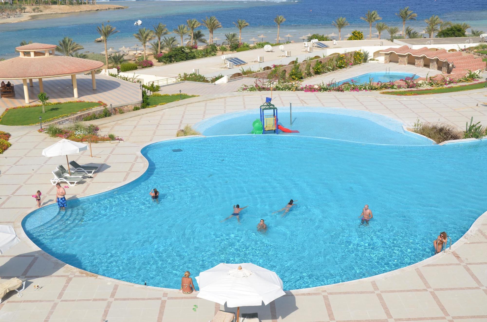 Royal Brayka Beach Resort Abu Dabbab Exterior photo